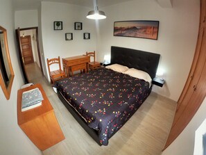 Iron/ironing board, free WiFi, bed sheets