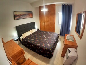 Iron/ironing board, free WiFi, bed sheets