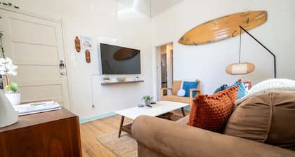 Breezy 1BR Retreat â Walk to UofA & Spring Fun!