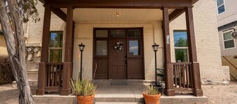 Breezy 1BR Retreat • Walk to UofA