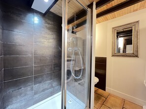 Douche, serviettes fournies