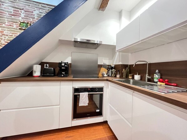 Fridge, microwave, oven, dishwasher