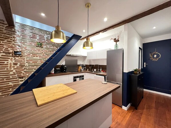 Réfrigérateur, micro-ondes, four, lave-vaisselle