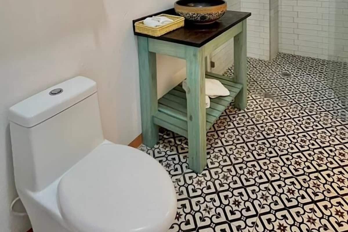 Deluxe Room | Bathroom