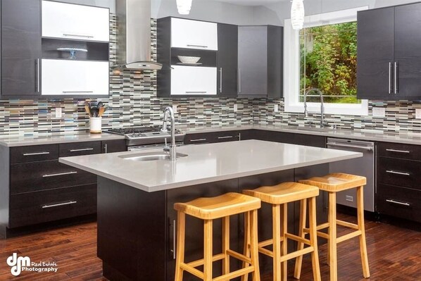 Fridge, microwave, oven, dishwasher