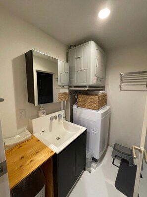 Hair dryer, towels - Accommodates up to 10 people About 10 minutes on  / Naha Okinawa (Naha)