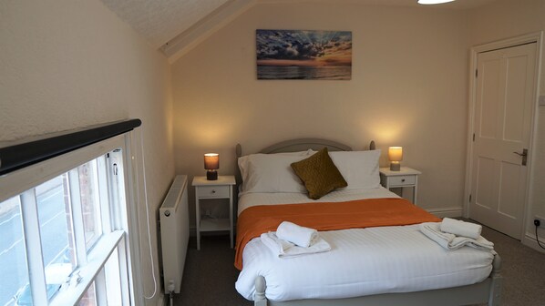 4 bedrooms, iron/ironing board, free WiFi