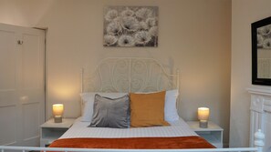4 bedrooms, iron/ironing board, free WiFi
