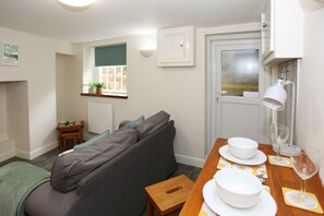 Apartemen Eksekutif | Area keluarga | Televisi layar datar 42-inci dengan saluran TV digital