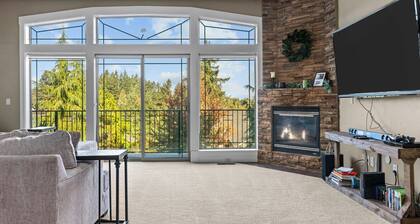 Welcome To Your New Favorite Spot! Tree Top Views & Lots Of Room!