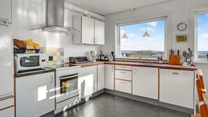 Kaffetrakter/tekoker, kjøleskap, mikrobølgeovn og kokeplater