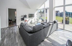 TV - 3 bedroom gorgeous home in Samsø (Samsø)