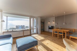 TV, DVD player, stereo - Directly by the sea, with two balconies - Haus Hooge (Wyk auf Föhr)