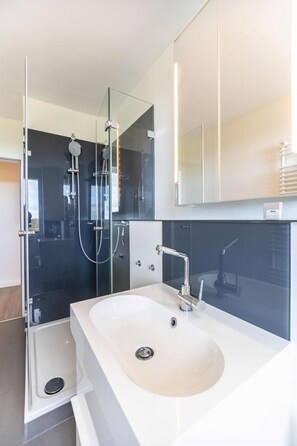 Unclassified image, 3 of 47, button