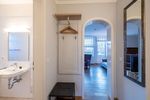 Dusche, Haartrockner, Handtücher