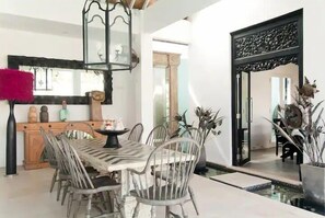 Family Villa | In-room dining - Villa Kukka Seminyak (Seminyak)