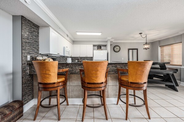 Fridge, microwave, oven, stovetop - Dune Pointe #102 | Pool! by Salt Water Vacations (Fort Walton Beach)