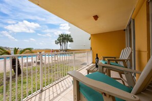 Terrace/patio - Dune Pointe 102 * July Early Booking Discounts (Fort Walton Beach)