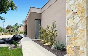 Property grounds - 2 bedroom stunning home in Labin (Labin)