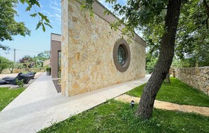 Property grounds - 2 bedroom stunning home in Labin (Labin)