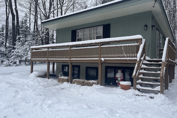 Front of house, wrap around deck