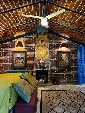 2 slaapkamers, een bureau, een strijkplank/strijkijzer, gratis wifi