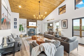 Smart-TV, Kamin, Tischfußball