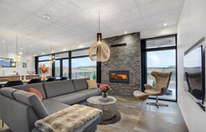 Smart TV, fireplace, table tennis - Gorgeous home in Thisted with WiFi (Thisted)