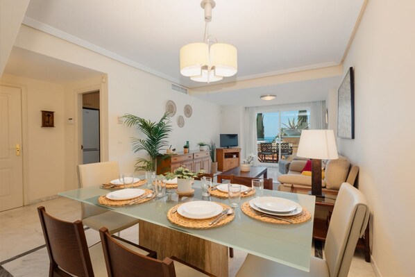 Dining - Flat with sea views and next to the beach in Bahia de Marbella, Marbella (Marbella)