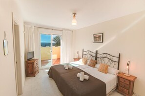 3 soverom, strykejern/-brett, wi-fi og sengetøy