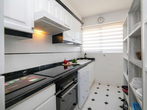 Fridge, microwave, oven, dishwasher - Casita Blanca by Interhome (Calpe/Calp)