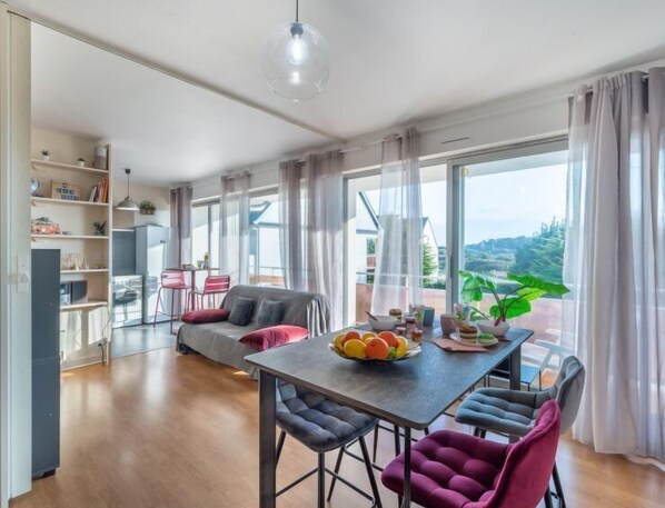 Télévision à écran plat