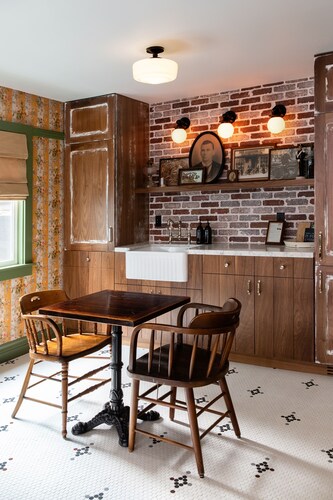 Joe's Tavern [N+P Boutique Lodge]