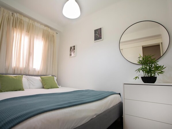 2 bedrooms, iron/ironing board, travel cot, free WiFi