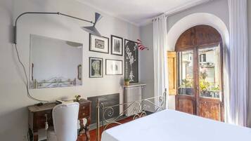 4 bedrooms, in-room safe, desk, iron/ironing board