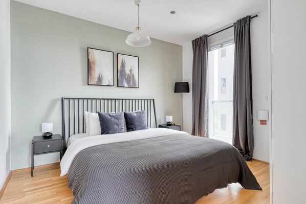 2 habitaciones, tabla de planchar con plancha, wifi y ropa de cama 