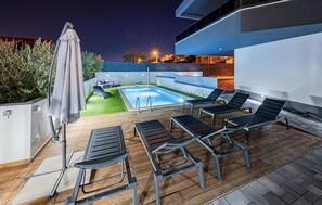 A heated pool - Luxurious home in Solin (Solin)