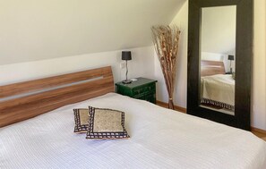 Cuna de viaje, wifi gratis, ropa de cama