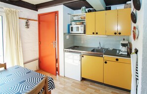 Fridge, microwave, stovetop, cookware/dishes/utensils