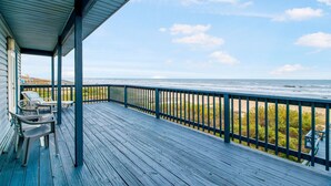 A wooden deck with a railing overlooking a beach. - Beachfront!! with Private Access to Beach (Surfside Beach)