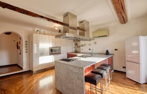 Frigorifero, forno, lavastoviglie, macchina per tè/caffè