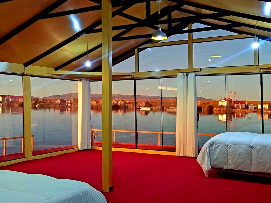 Deluxe Cabin, Non Smoking, Lake View | Individually decorated, bed sheets