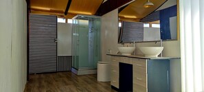 Deluxe Cabin, Non Smoking, Lake View | Bathroom | Towels, toilet paper - Titicaca Atrion (Puno)