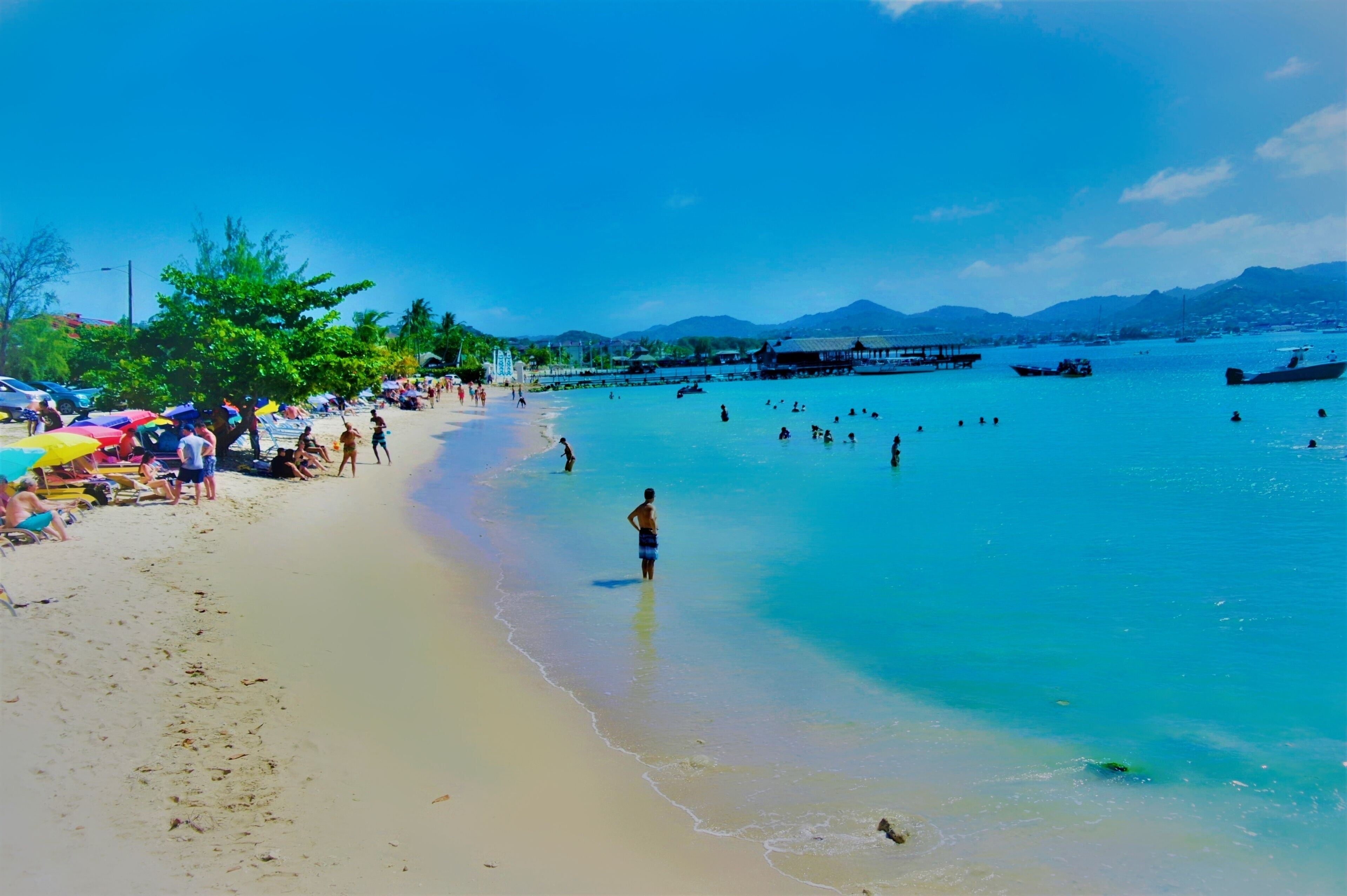 Beach nearby, sun loungers, beach towels