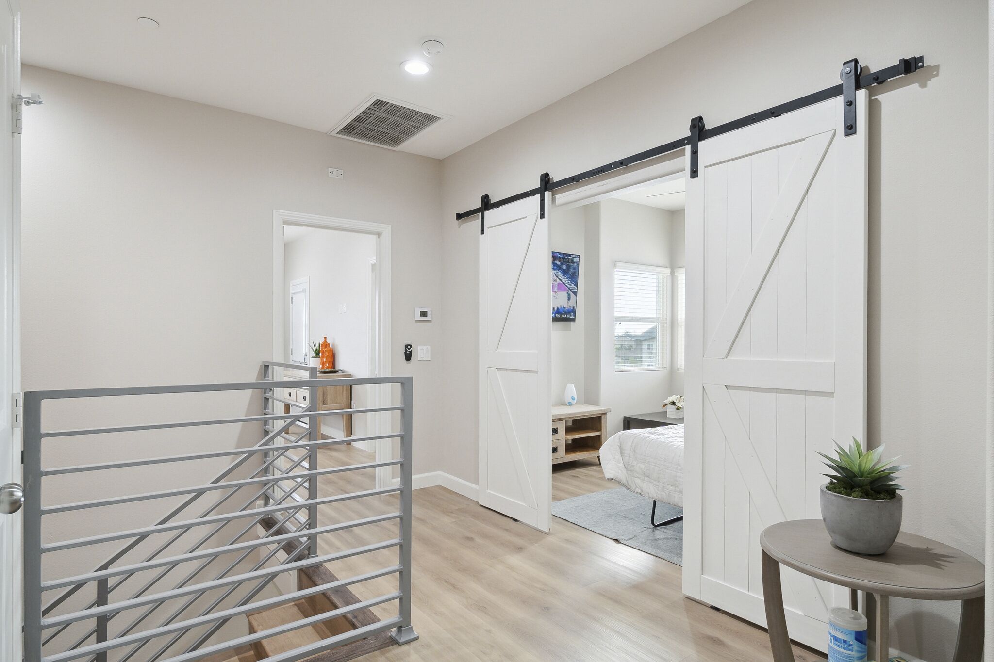 5 bedrooms, desk, iron/ironing board, free WiFi