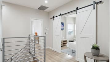 5 bedrooms, desk, iron/ironing board, free WiFi