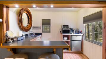 冰箱、微波炉、茶具/咖啡用具、电热水壶