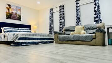 5 Schlafzimmer, Schreibtisch, WLAN, Bettwäsche