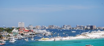 5-bedroom vacation home just few minutes to Destin Beach
