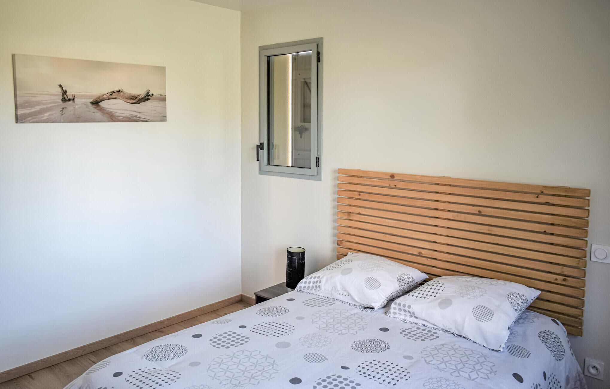 2 makuuhuonetta, vauvan matkasänky, vuodevaatteet